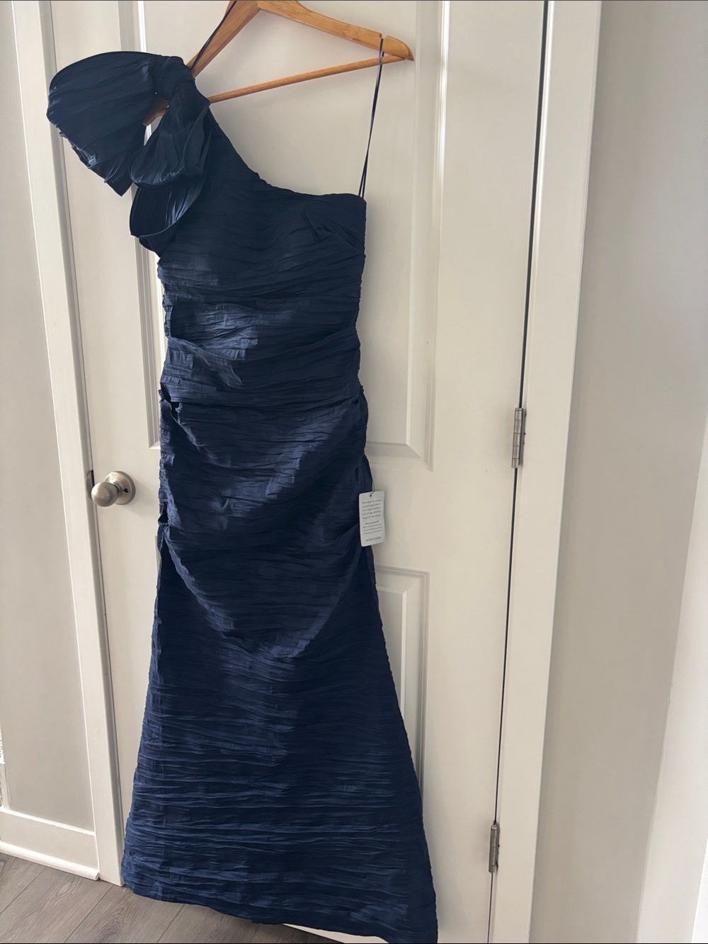 Bow Detail One-Shoulder Ruched Satin Gown - Picture 4 of 7